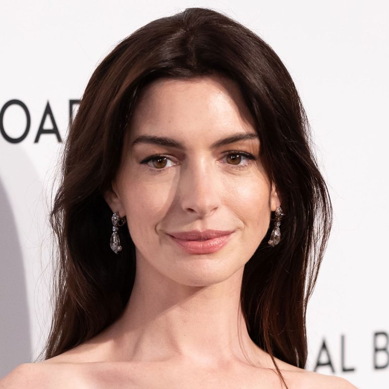 Fans Believe Anne Hathaway Had A Nose Job After Seeing