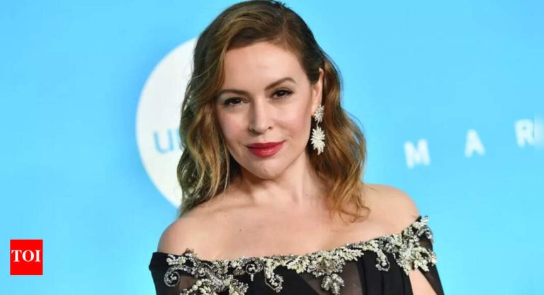 Alyssa milano is exempt from breast implants: risks of breast