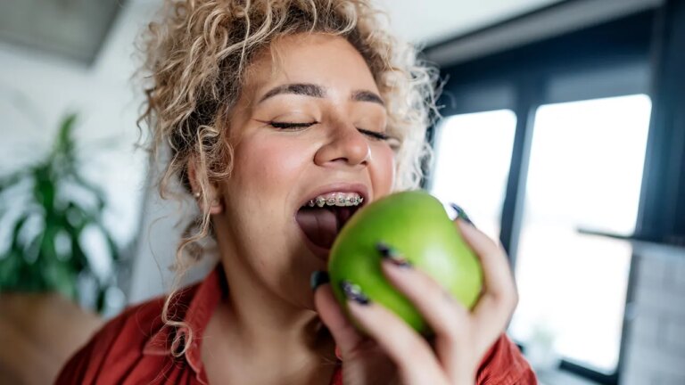 Herbal compound in apples, figs could replace antibiotics for gum